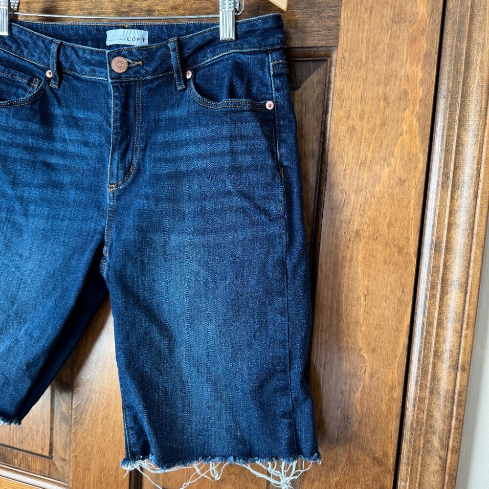LOFT Dark Rinse 5-Pocket Denim Capris Size 27/4 - Picture 5 of 11